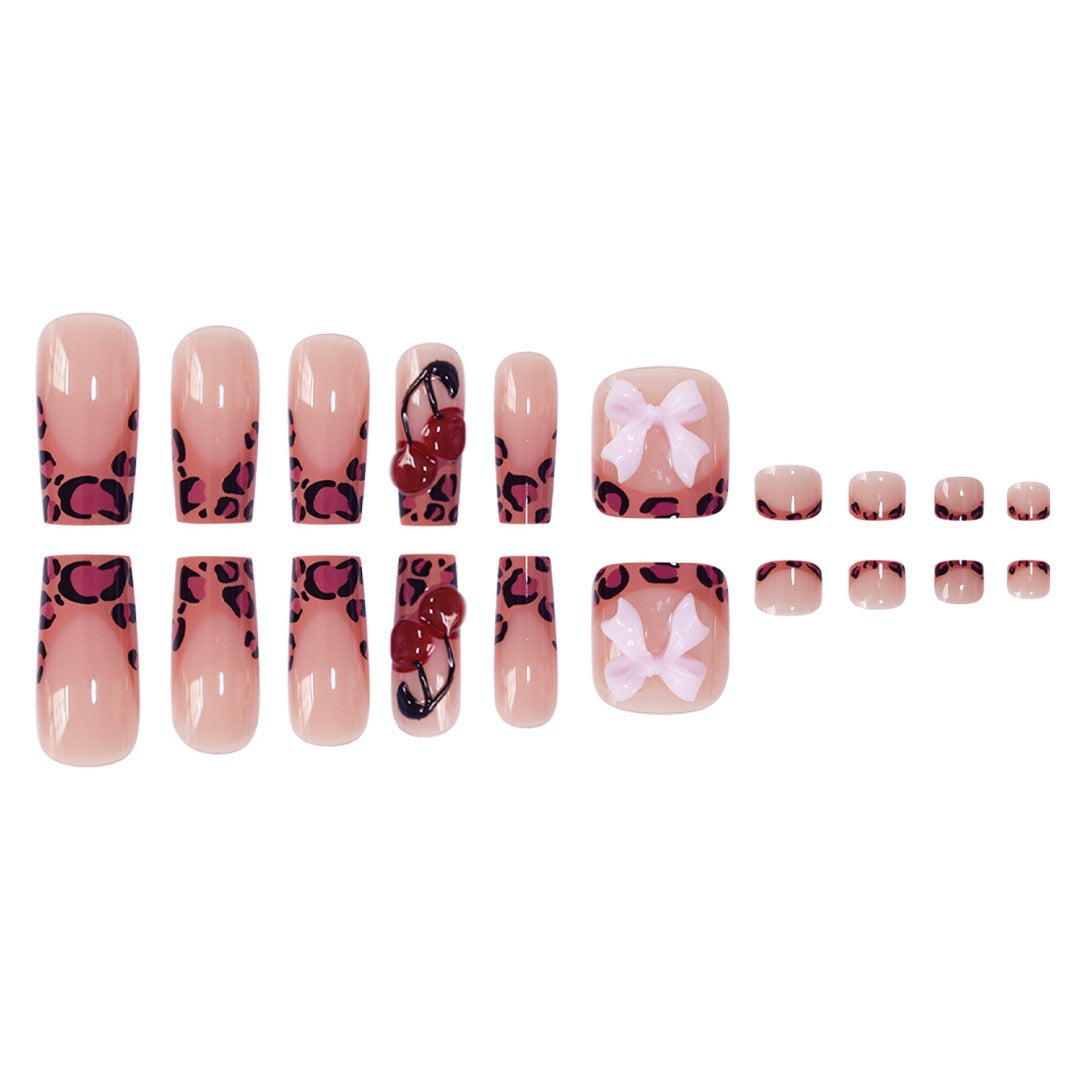 Künstlerische Nagelkunst Karnz