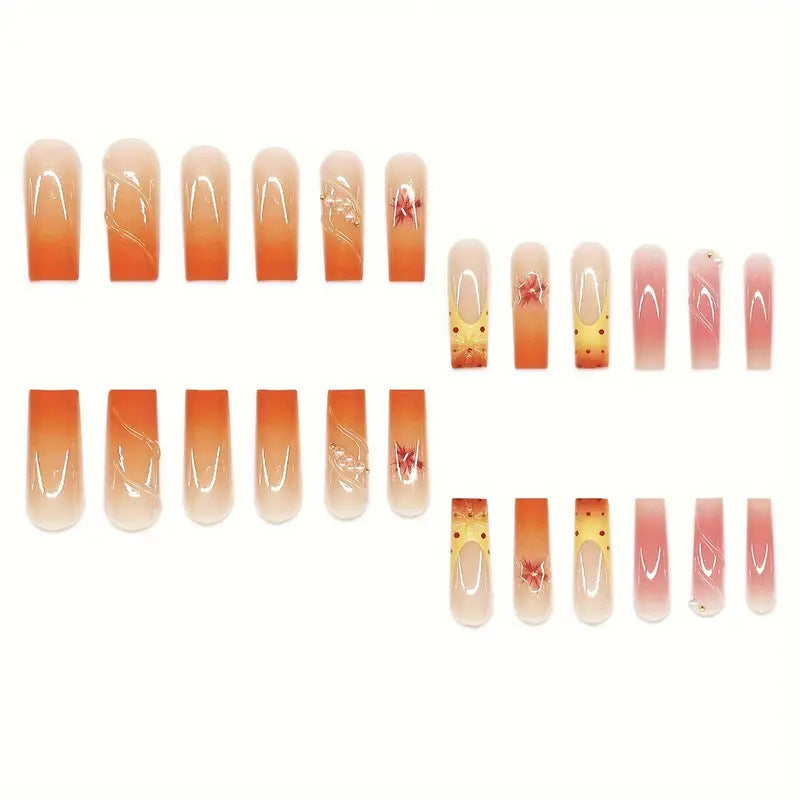 Künstlerische florale Nagelverzierungen Karnz