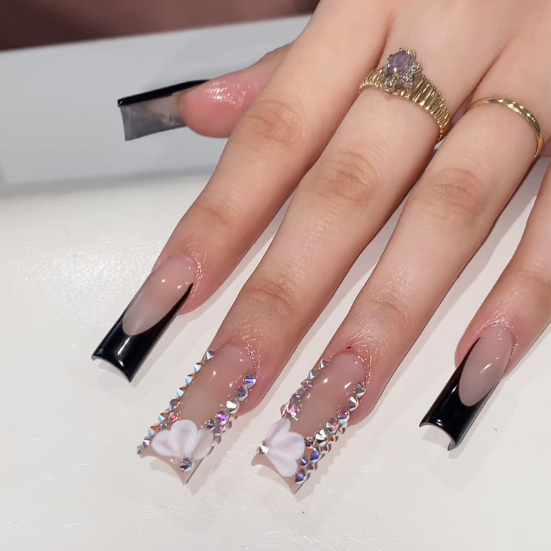 Elegante Stiletto Press-On Nagelkunst mit Strass-Akzenten Karnz