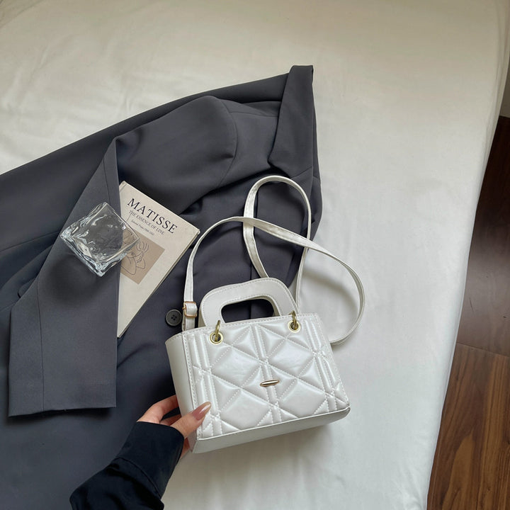 Gepolsterte Mini-Handtasche mit dualen Trageoptionen