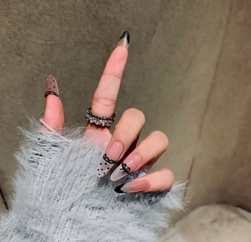 Dekorative Glitzer French Tip Nagelverzierungen Karnz