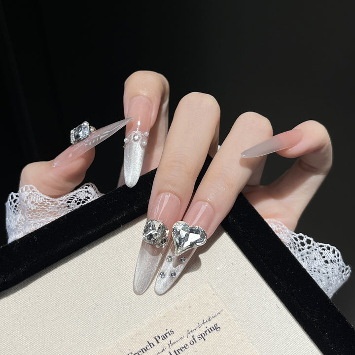 Künstlerische Stiletto Press-On Nagelkunst mit schimmernden Akzenten Karnz