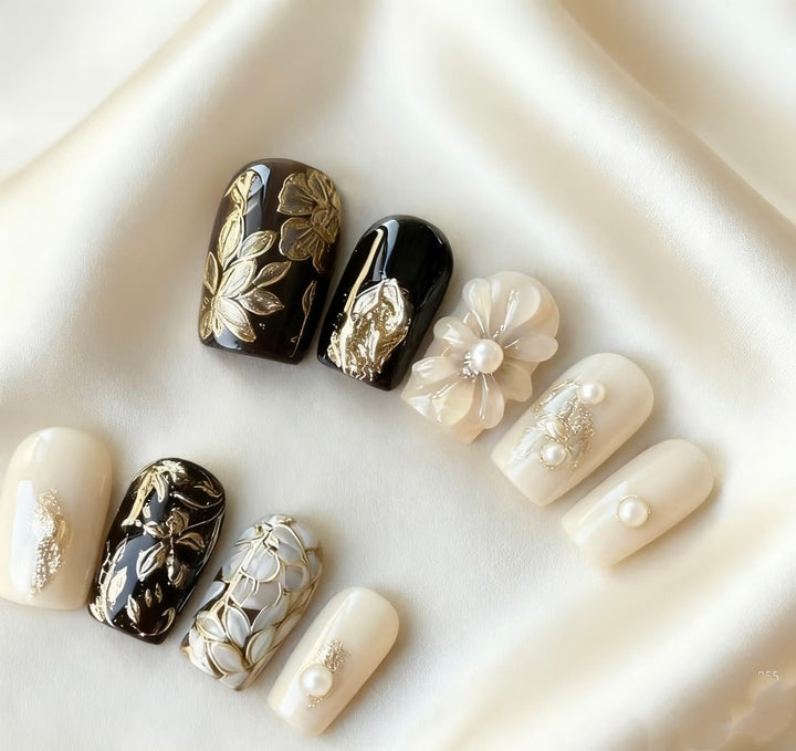 3D Floral Press-On Nagelkunstset mit elegant gestalteten Designs