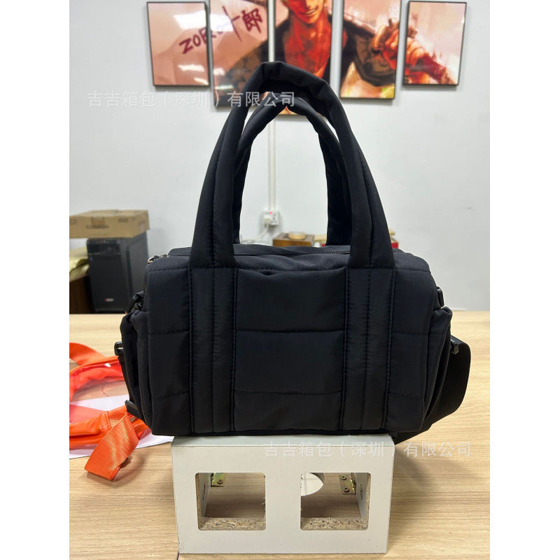 Modische Tragbare Handtasche mit Flexiblem Tragesystem Karnz