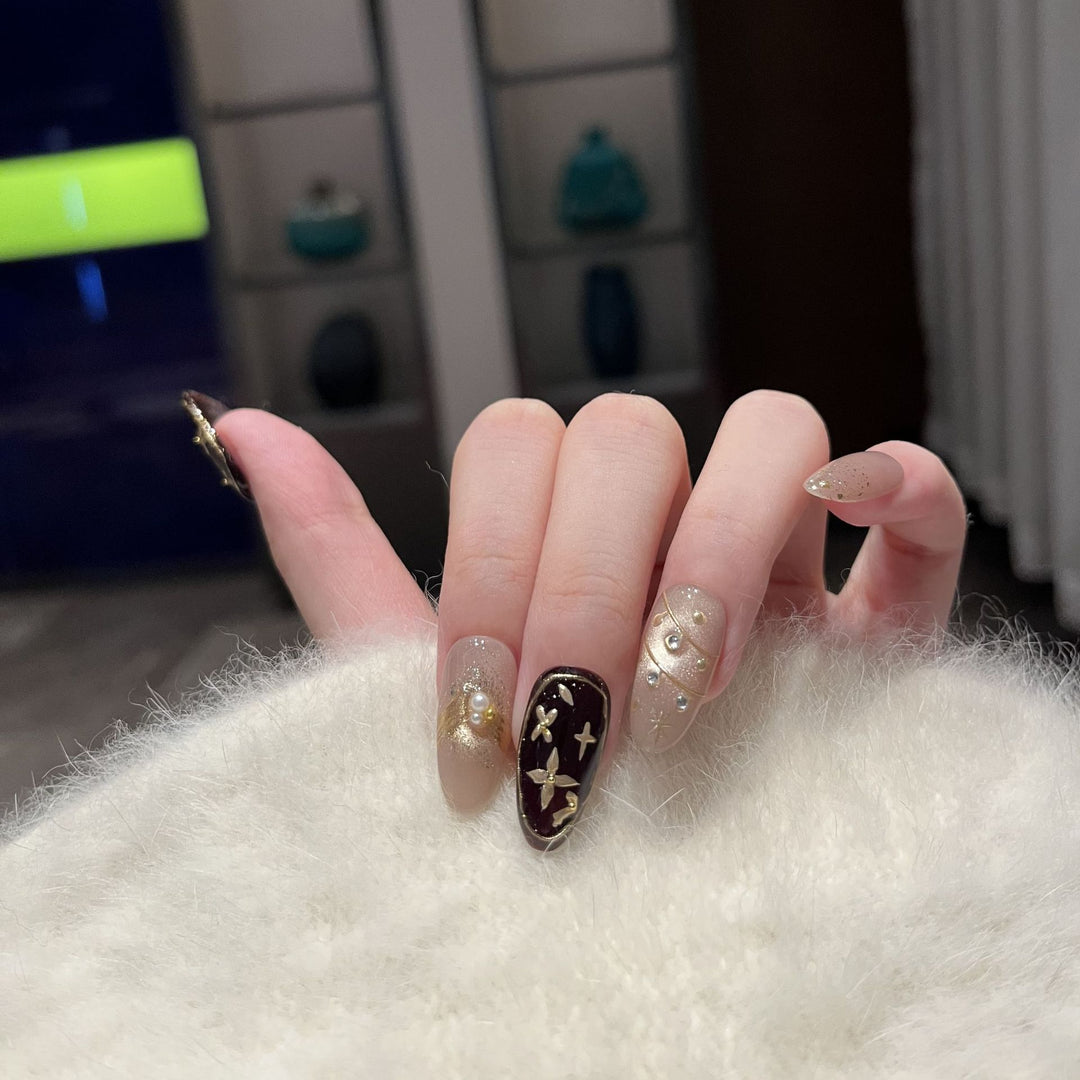 Glamouröse dekorative Press-On Nagelkunst