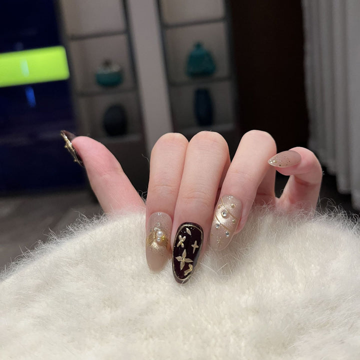 Glamouröse dekorative Press-On Nagelkunst