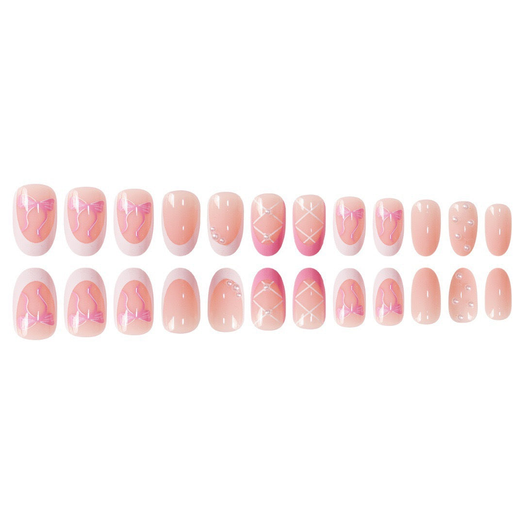 Elegantes dekoratives Nagelkunstdesign Karnz