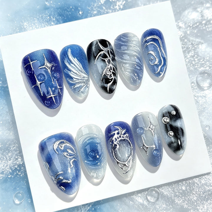 Künstlerisches Druck-Nagelkunst-Set mit eleganten blauen Designs
