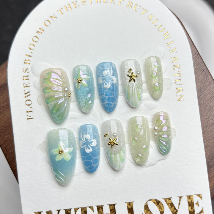 Dekoratives Press-On Nagelkunst-Set mit Blumen- und Schmuckdesigns