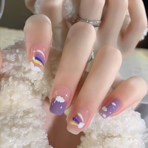 Kreatives Nail Art Set mit bunten Regenbogen- und Wolkenmotiven Karnz