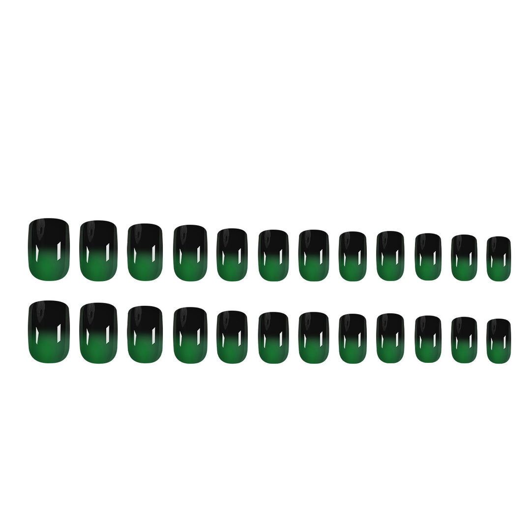 Kunstvoll gestaltete Nagelspitzen Karnz