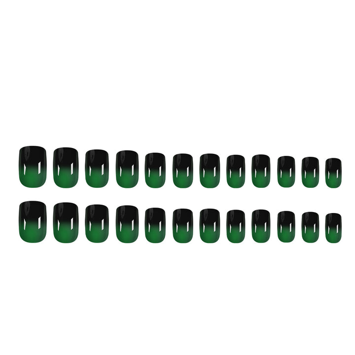 Kunstvoll gestaltete Nagelspitzen Karnz