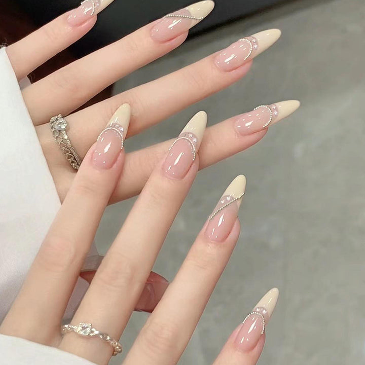 Glamouröse Nageldesigns Karnz