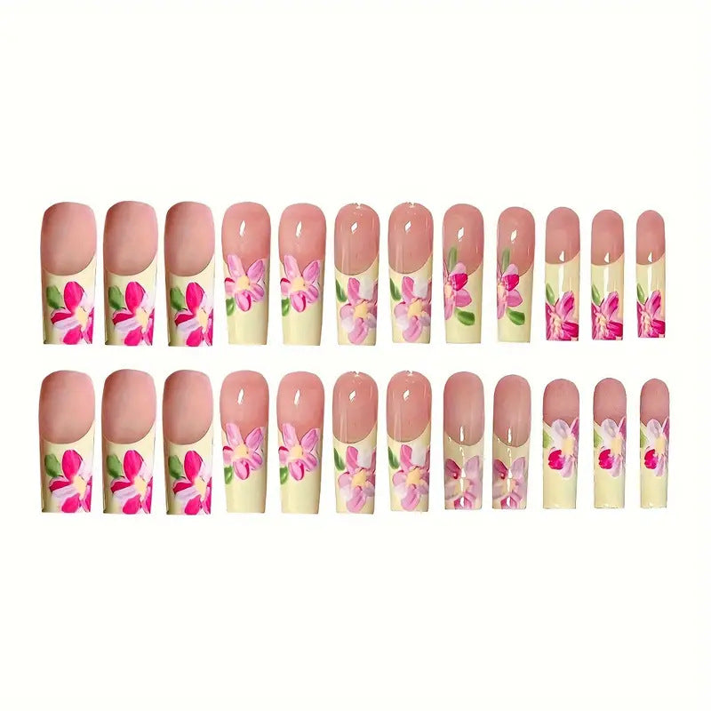 Dekorative florale Design-Nagelverlängerungen Karnz