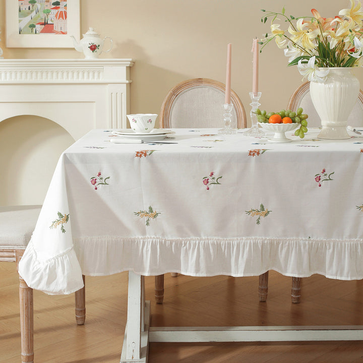 Bestickte Blumen-Tischdecke