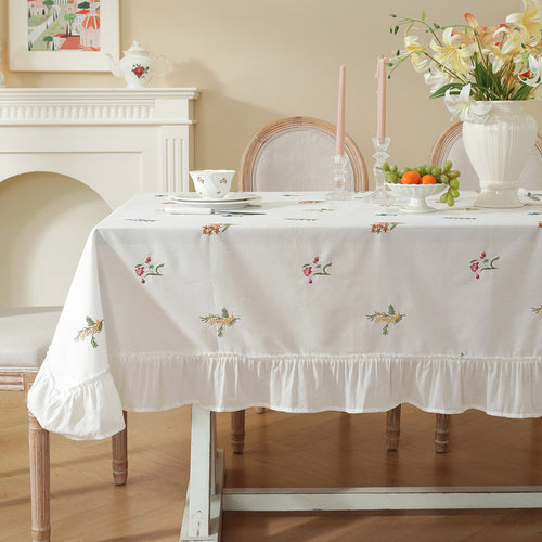 Bestickte Blumen-Tischdecke