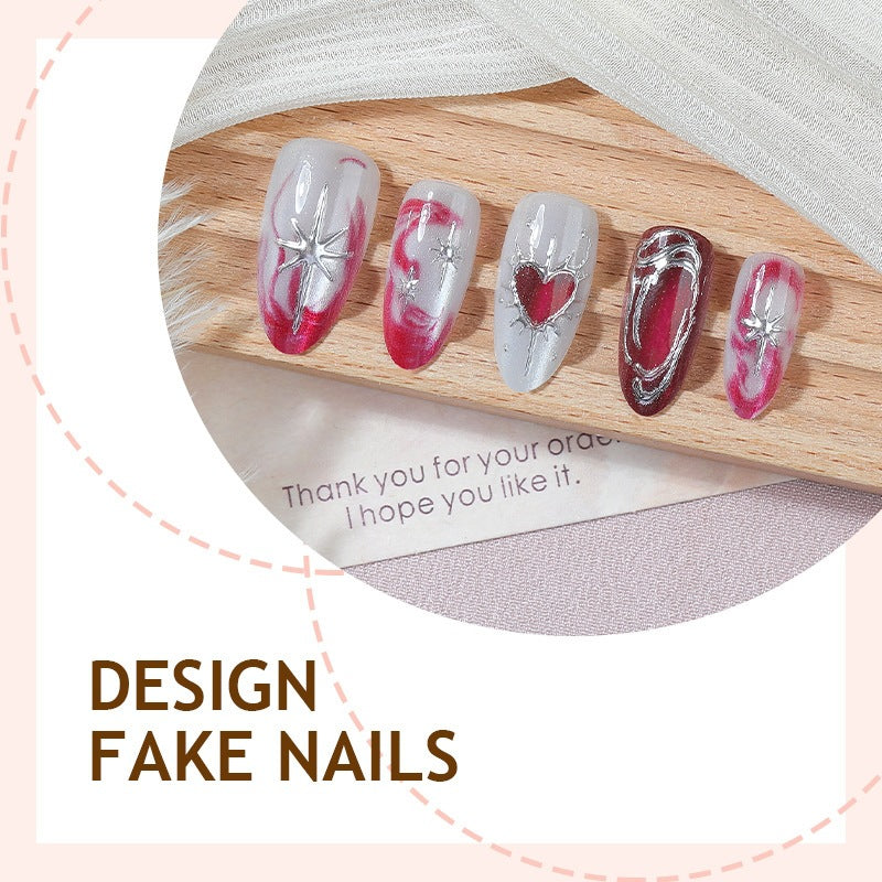 Kunstnagelset mit eleganten Herz- und Glitzermotiven Karnz
