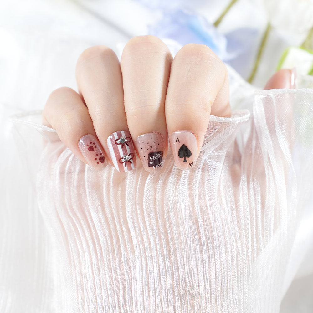 Verspielt thematisiertes Press-On Nagelset Karnz