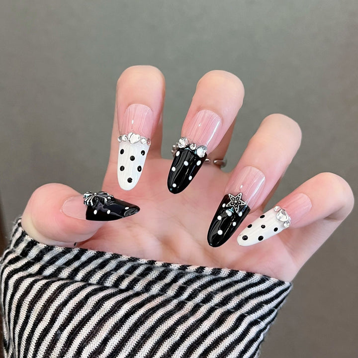 Elegante dekorative Press-On-Nagelerweiterungen Karnz