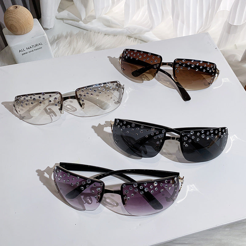 Damen Glamouröse Sonnenbrille mit Glitzerakzenten Karnz