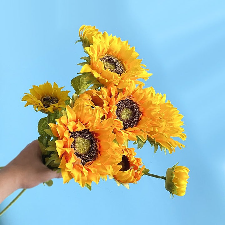 Realistische dekorative Sonnenblumenstängel