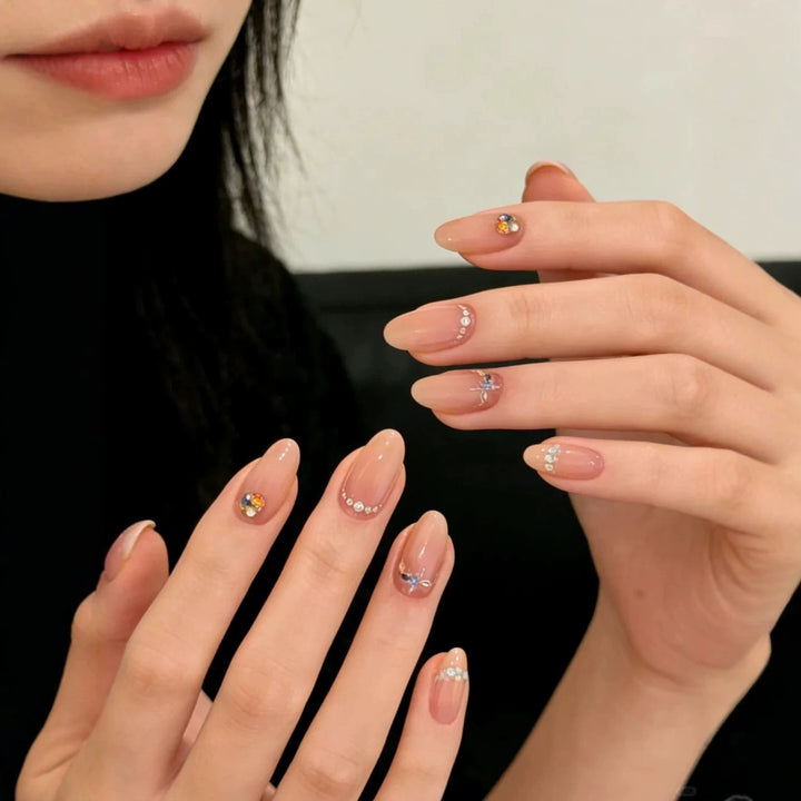 Elegante dekorative Nagelverzierungen