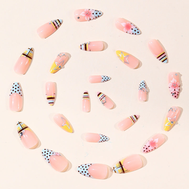 Elegante florale und geometrische 3D-Nagelkunstverlängerungen Karnz