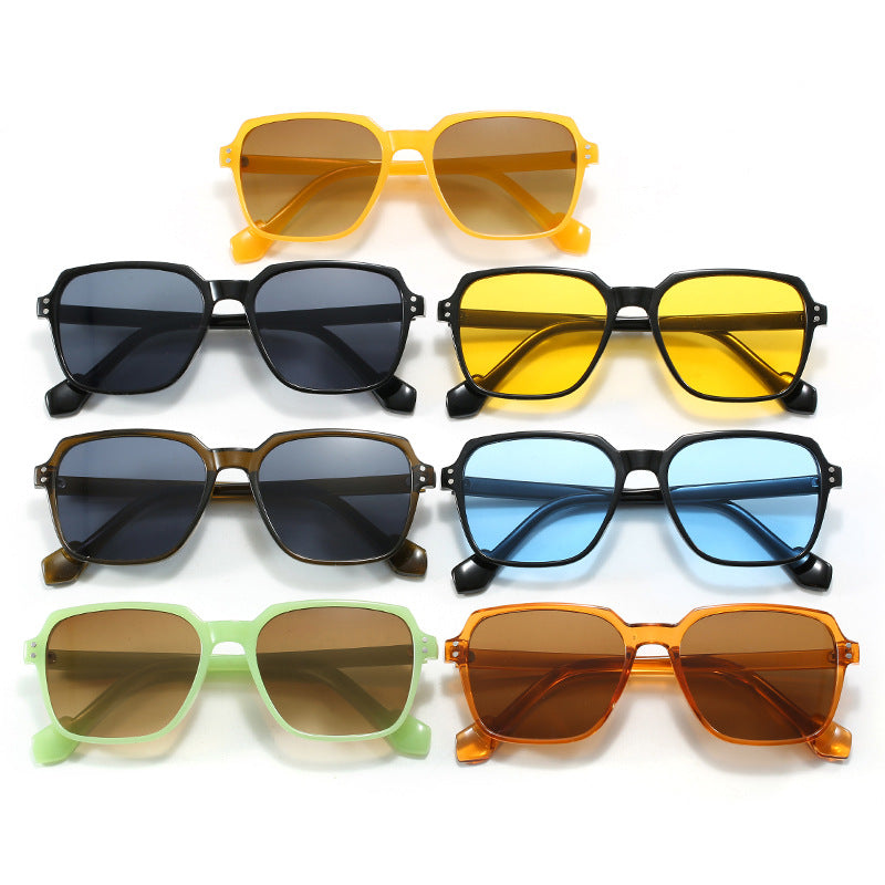 Damen modische quadratische Sonnenbrille mit gelben Gläsern Karnz