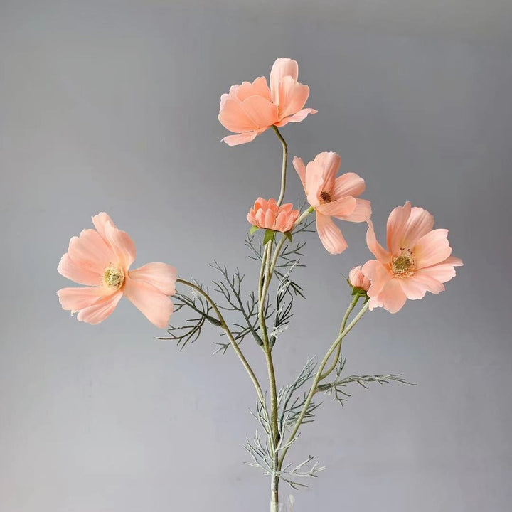 Lebensechte Cosmos-Blume Stiel