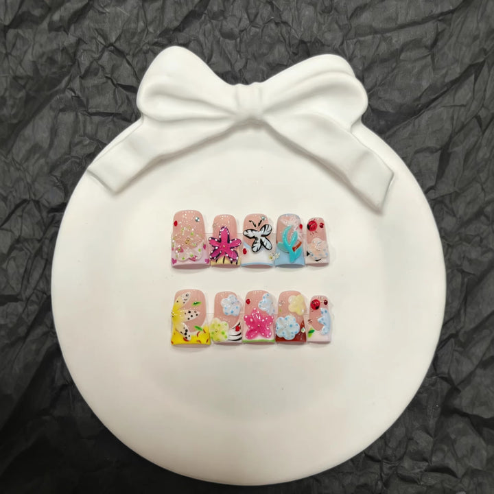 Künstlerisches Blumenmotiv Press-On Nagelset