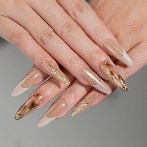 Elegante Stiletto Press-On Nagelset mit goldenen Akzenten Karnz