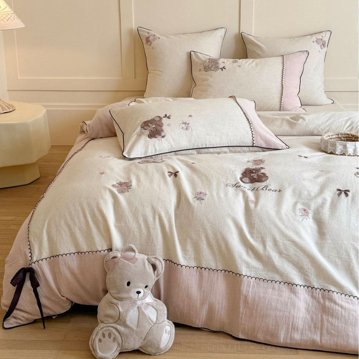 Besticktes Teddy Bear Baumwoll-Leinen Bettbezug-Set mit Rüschensaum und Eckenbindedetail