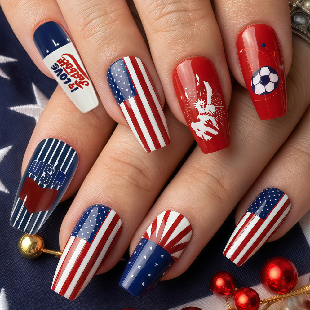 Kunstnägel mit patriotischem Design Karnz