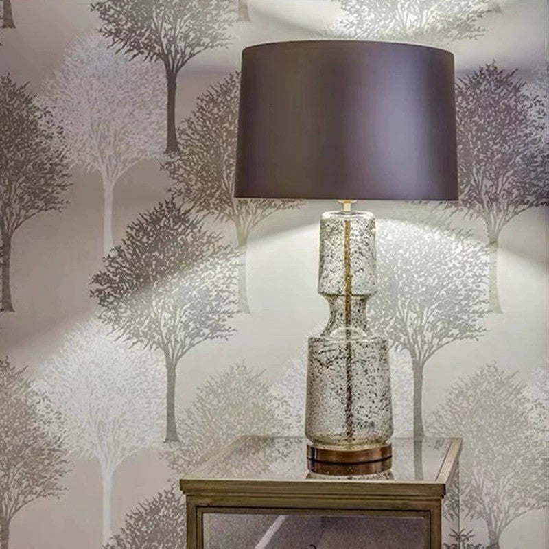 Stilvolle Glastischlampe mit elegantem schwarz Schirm