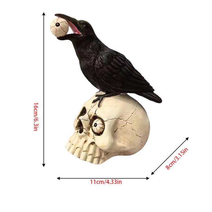 Dekofigur mit Rabe auf Totenkopf Karnz