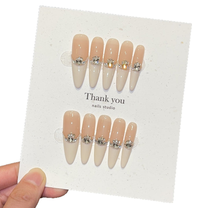 Elegant Verziertes Kunstnagelset Karnz