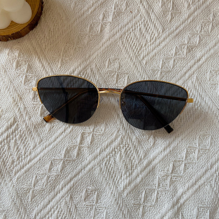 Modische Cat-Eye Sonnenbrille mit Feinem Metallrahmen Karnz