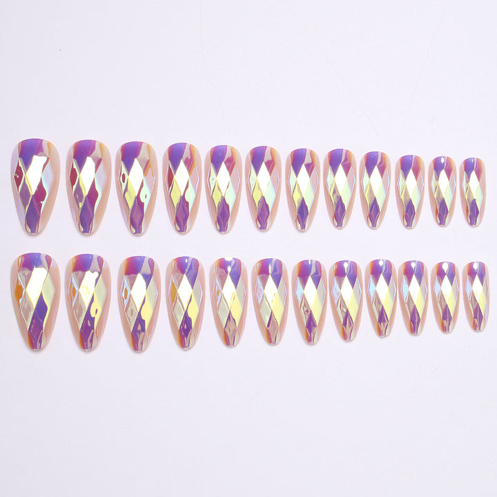 Diamantförmiges Press-On Nagelset Karnz