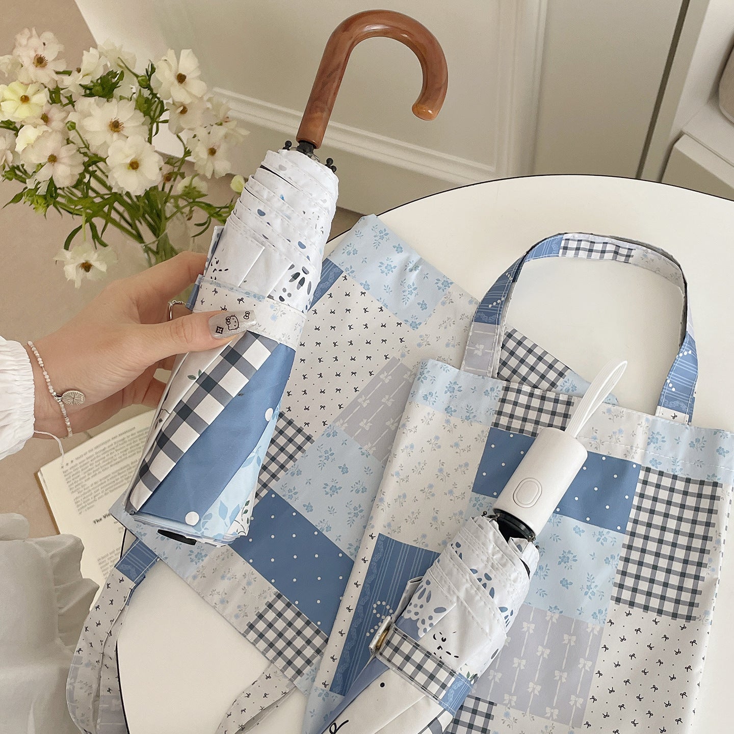 Damen Regenschirm im romantischen Patchwork-Design Karnz