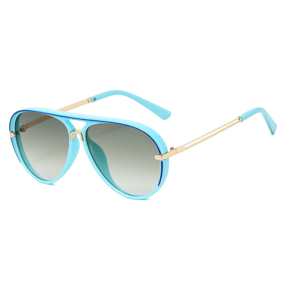 Elegante Aviator-Sonnenbrille mit goldenen Akzenten Karnz