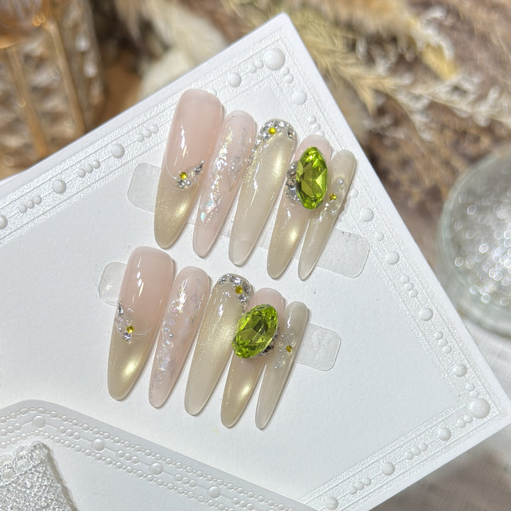 Chic dekorative Stiletto Press-On Nägel mit Edelsteinakzenten Karnz