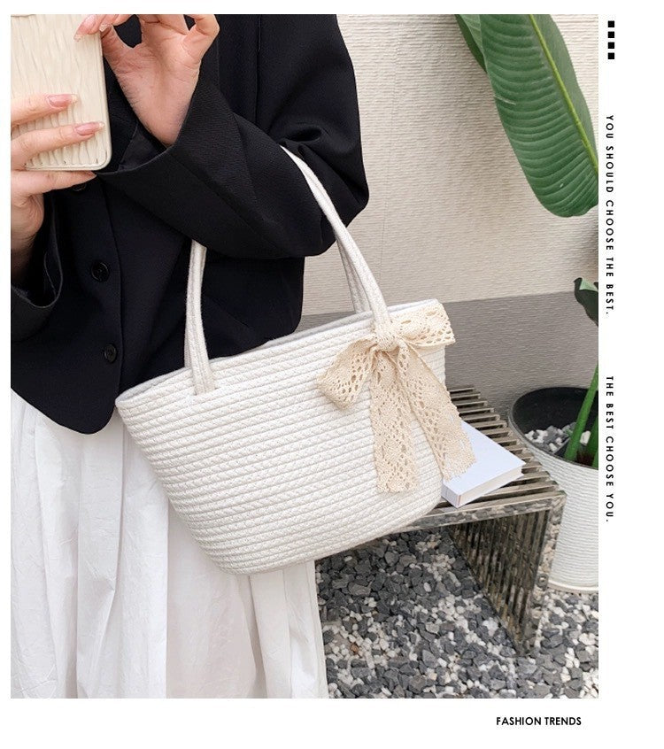Damen Handtasche mit dekorativem Häkelband Karnz