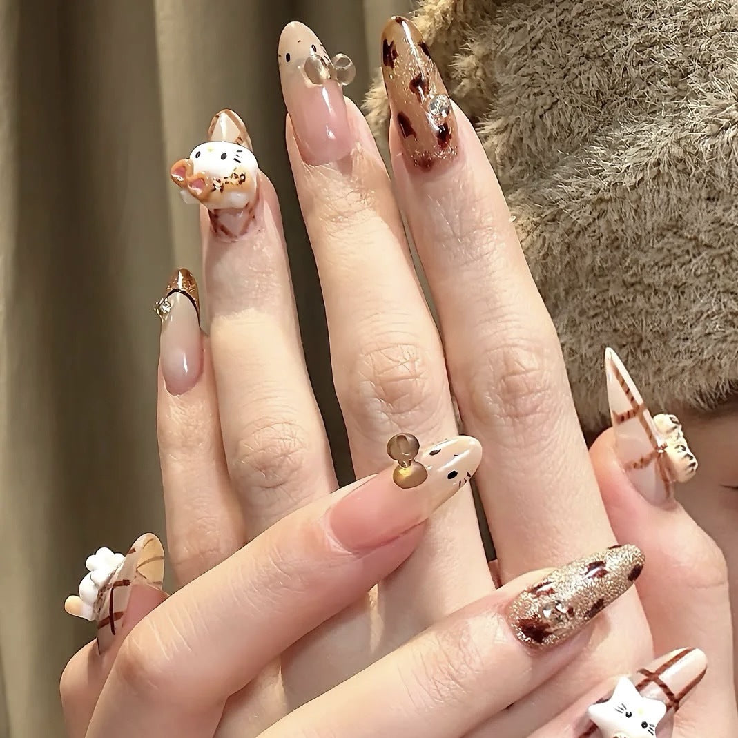 Verspielte Charakter-Themen Press-On Nail Kollektion