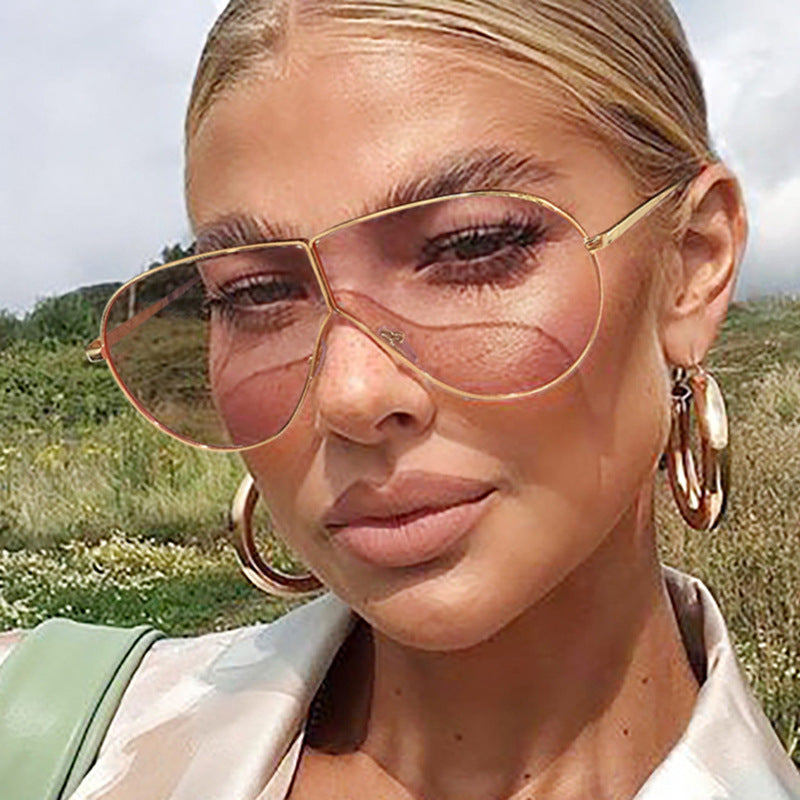 Damen Pilotensonnenbrille mit elegantem goldenen Rahmen und blauen Gläsern Karnz