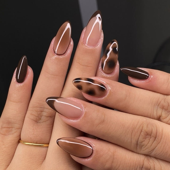 Stylische Kunstnägel mit Elegantem Spitzen-Design Karnz