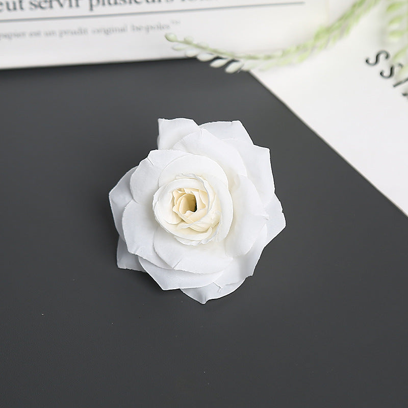 Blumenbrosche für dekorative Zwecke und Anzeige