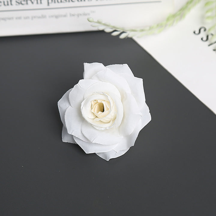 Blumenbrosche für dekorative Zwecke und Anzeige