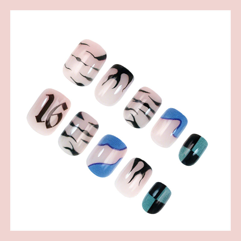 Kunstnagelset mit modernen grafischen Designs und schimmernden Akzenten Karnz