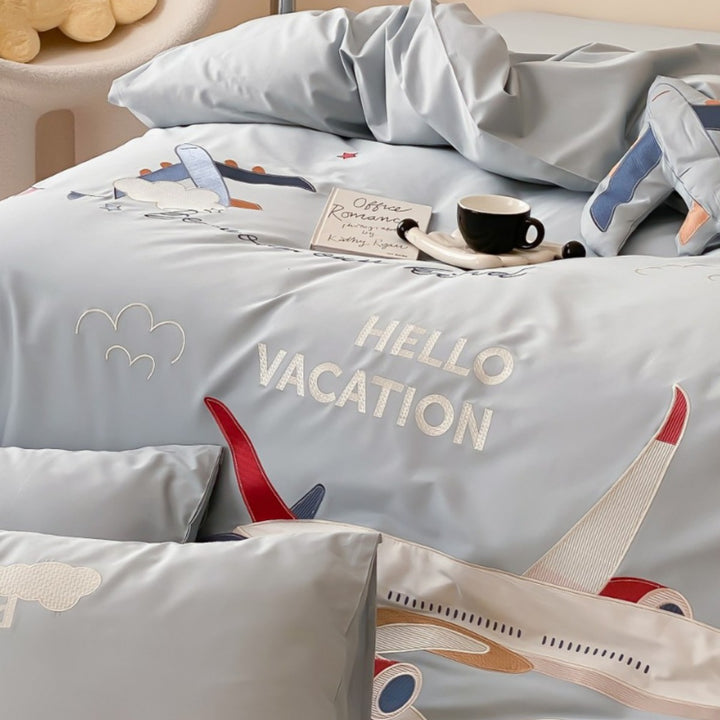 Kinder-Bettwäsche-Set mit verspieltem Flugzeug-Motiv aus Baumwollsatin