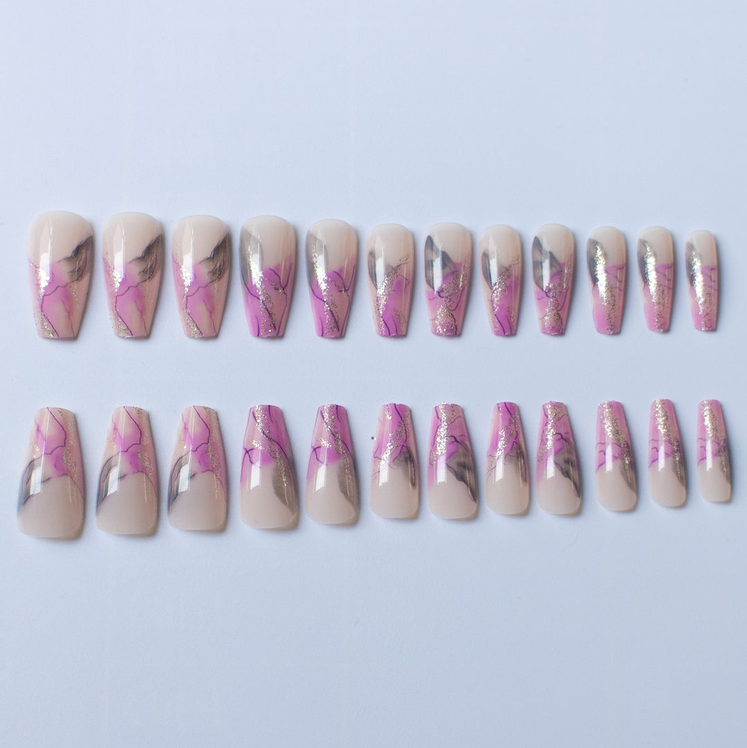 Künstlerisches Nageldesign-Set mit Marmor-Effekt